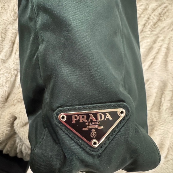 Authentic Prada Green Nylon Tessuto Shoulder Tote Bag - Made in Italy - Picture 7 of 10